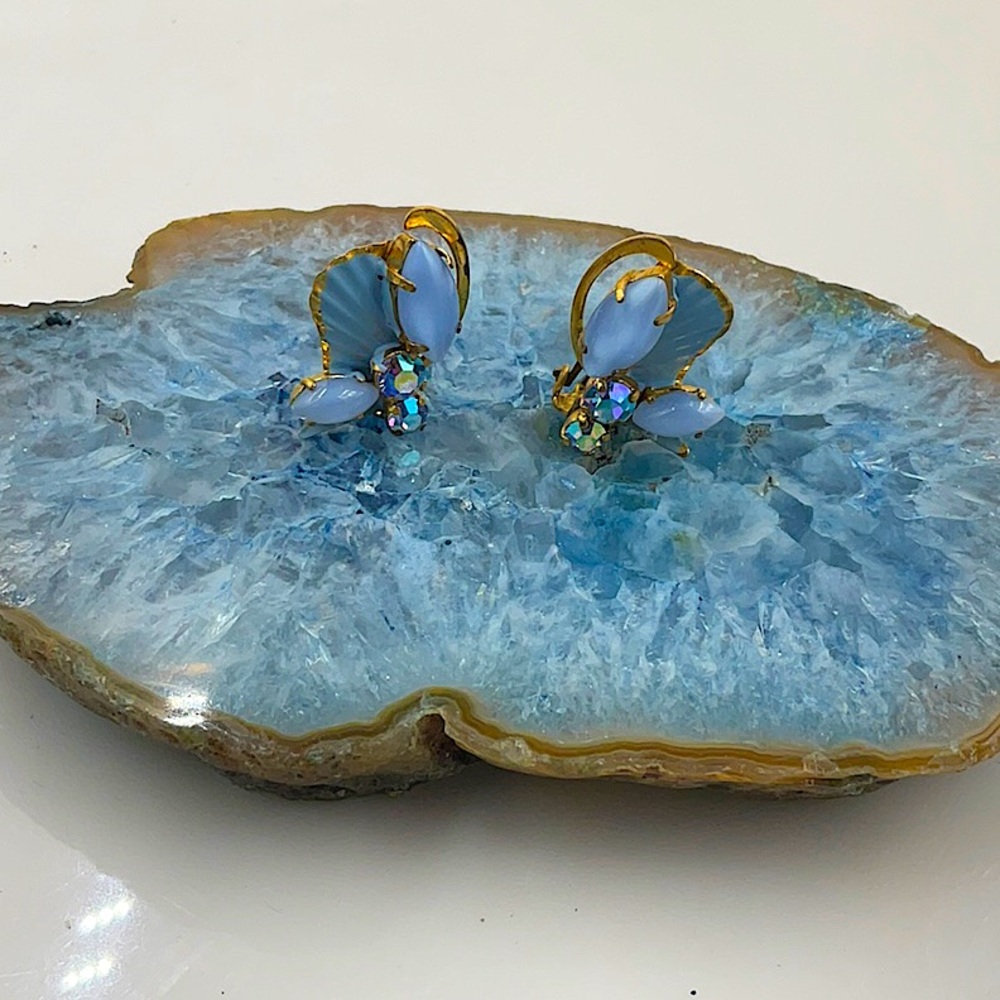 Vtg. Austrian Gold Clip On Earrings With Lavender/Blue Stones & Aurora Borealis - Picture 4 of 7